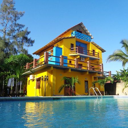 Livingston Resort Hotel エクステリア 写真